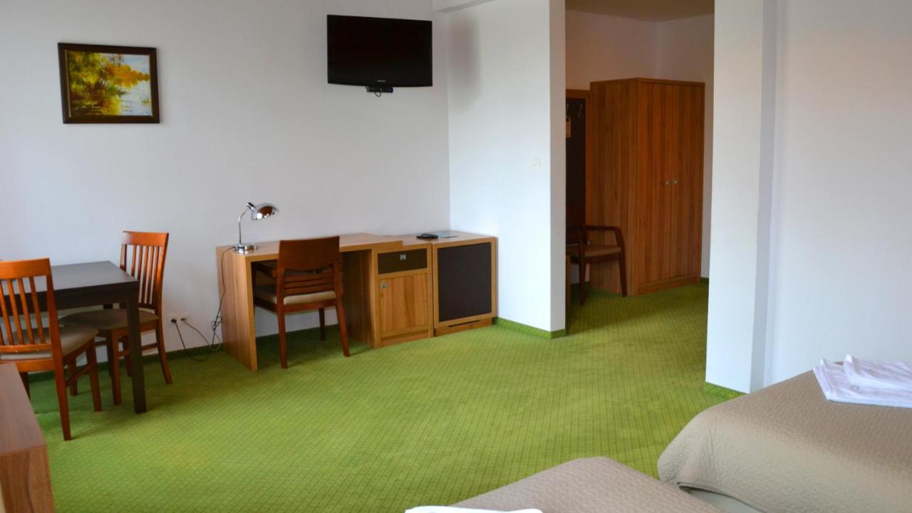 Hotel Tawerna Kaper Iława Exterior foto